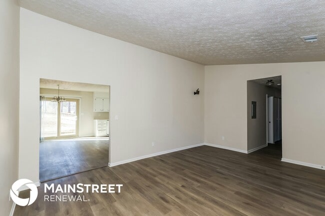 Photo - 1070 Salisbury Trail