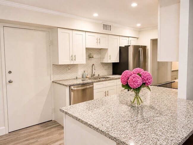Photo - 10 Beal's Cove Rd Unidad J