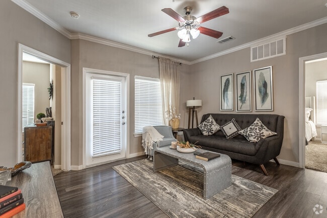 2BR, 2BA - 974SF - Living Room