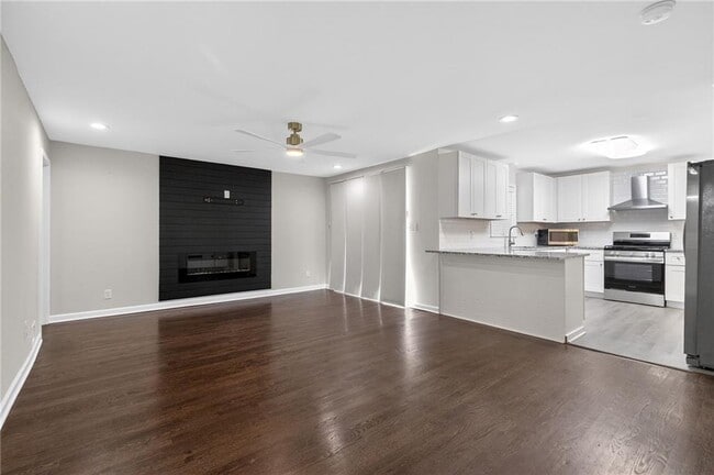 Photo - 147 Hermer Cir NW