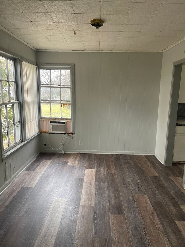 Photo - 3556 Judson St