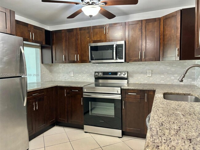 Building Photo - 9411 Evergreen Pl Unit 303