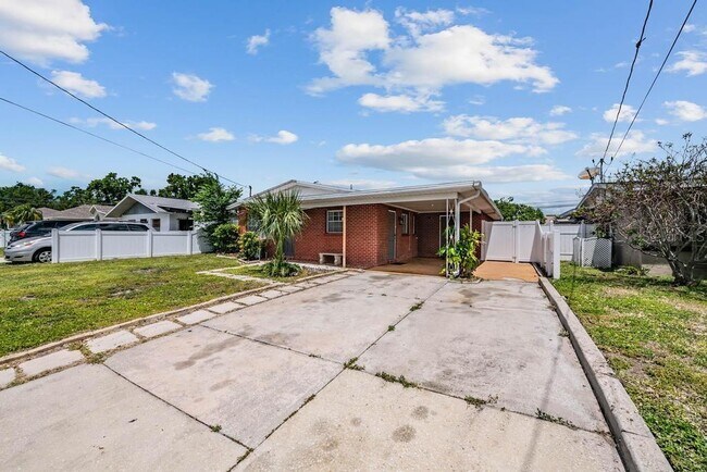 2709 W Abdella St