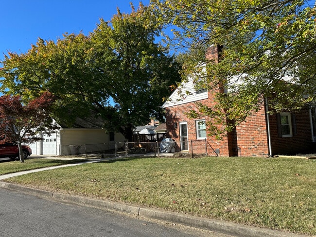 Photo - 9201 Woodlake Dr