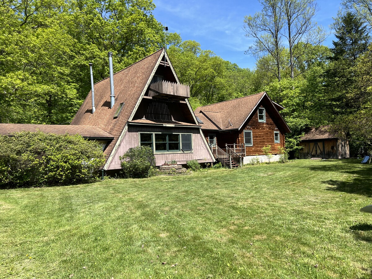 Afuera - 1930 White Day Creek Rd