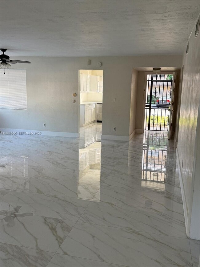 Photo - 1400 NE 191st St Unit 112