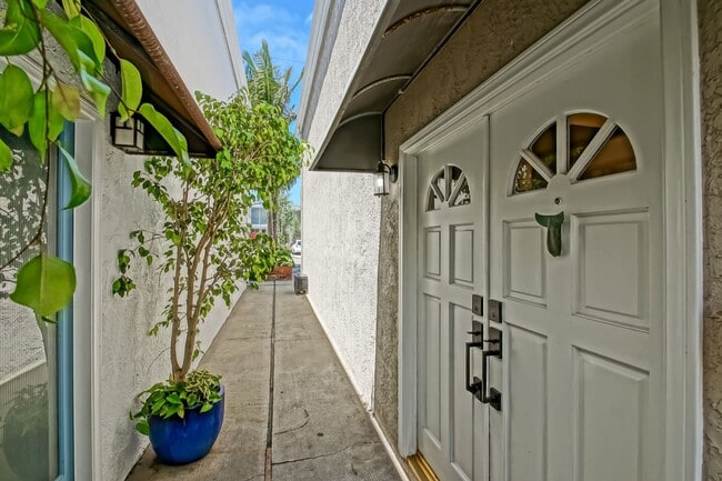 Photo - RECENTLY REMODELED, BRIGHT & AIRY 3BR2BA G...