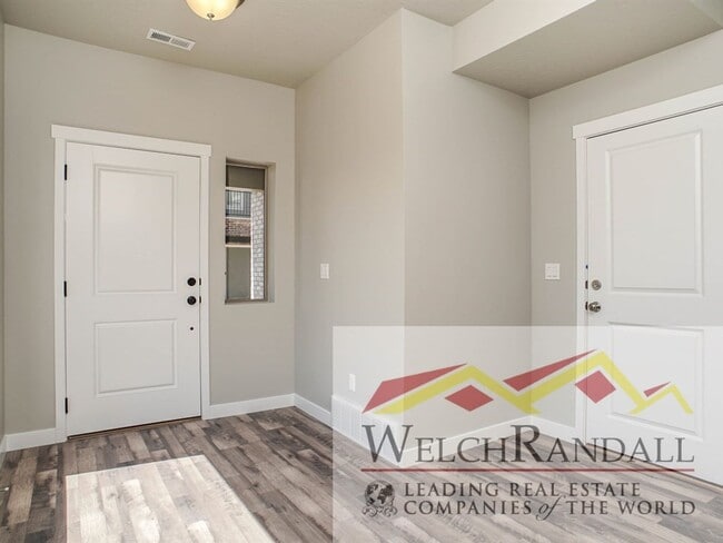 Photo - 3-Bed Townhome in Farmington – Style, Spac...