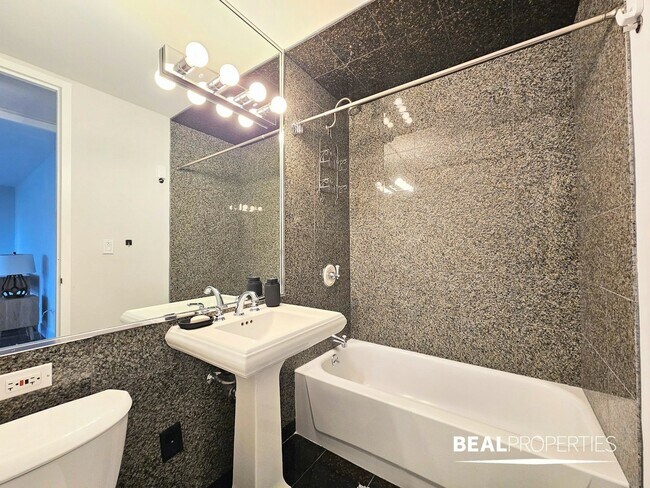 Photo - 1340 N Dearborn St Unidad K