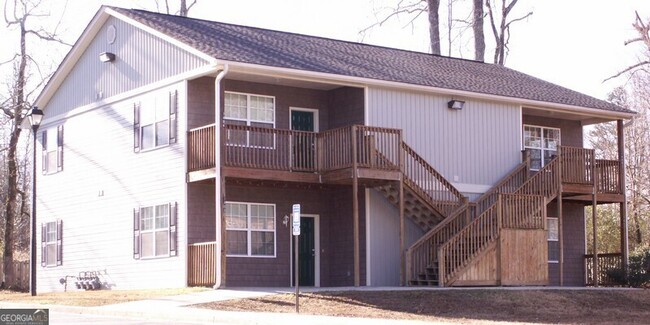 Photo - 7004 Courtyard Dr Apartment