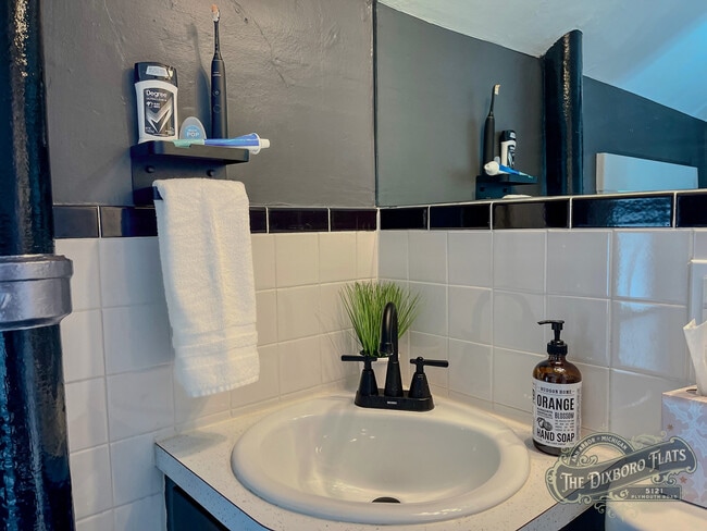 Photo - 5121 Plymouth Road Unidad Upper