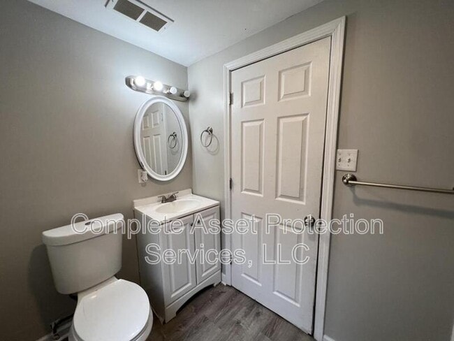 Photo - 3333 Wisconsin St