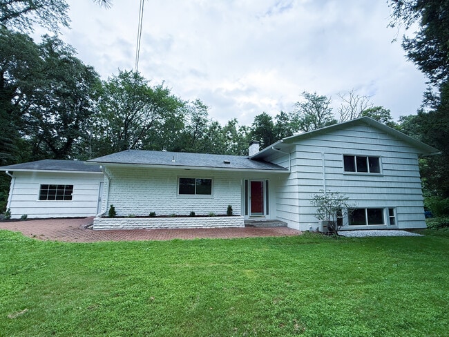 Building Photo - 182 Knoll Dr Rental