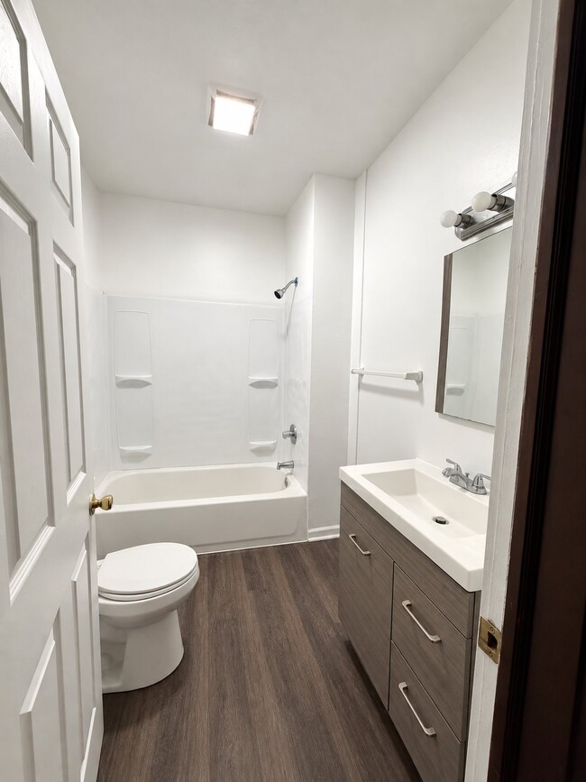 667-669 Eddy Rd Unit 1