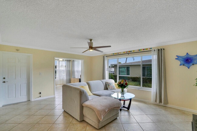 Photo - 202 W High Point Terrace Unidad A