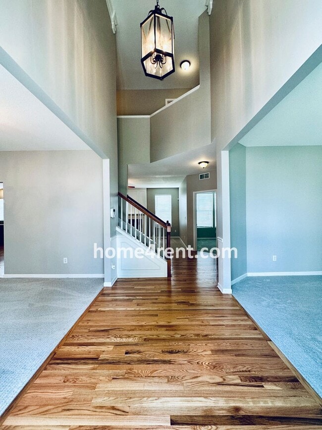 Photo - 8719 Dunraven St