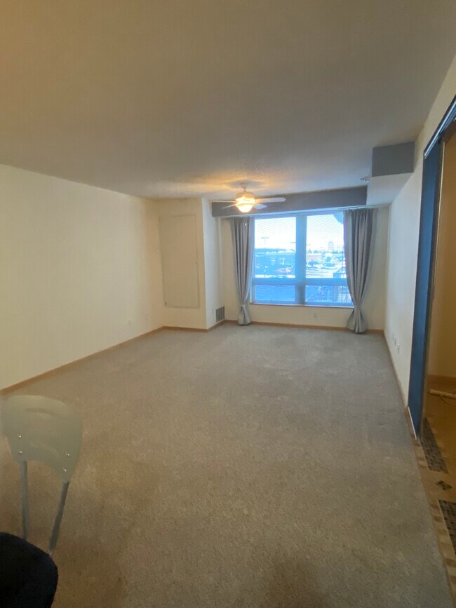 Living room. Lots of light - 7601 Aldrich Ave S Condo Unit Kensington Park