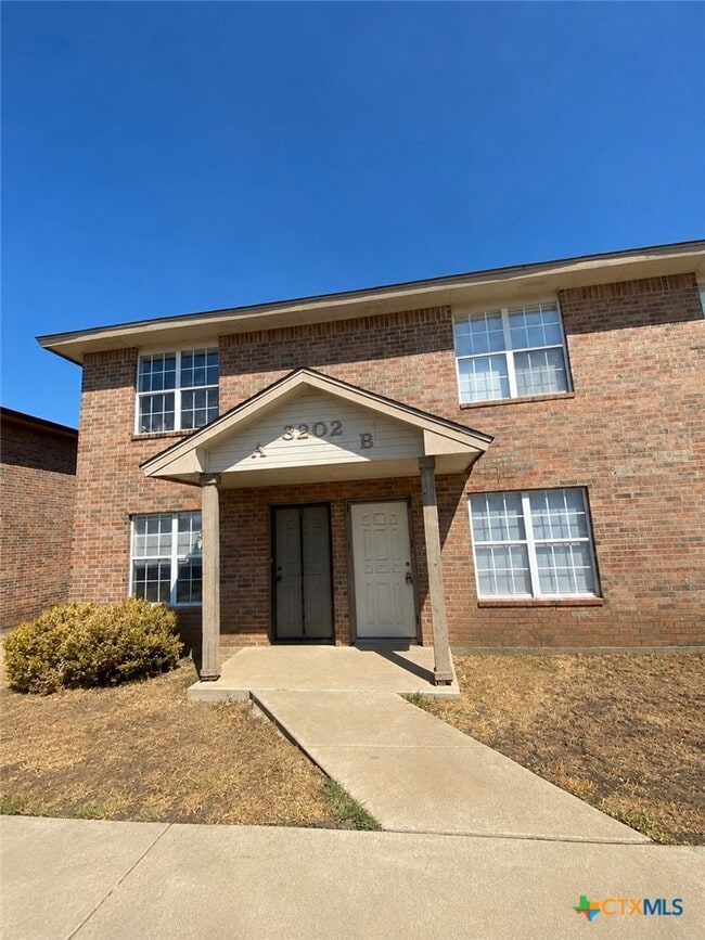 Building Photo - 3202 Hereford Ln Unit B