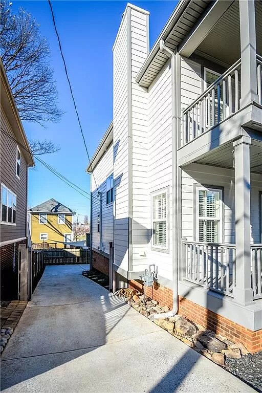 Photo - 587 Delbridge St NW