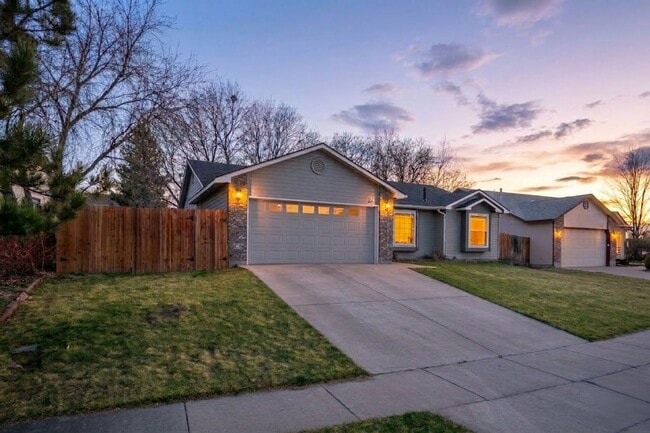 Photo - GREAT LOCATION - 3bd/2ba Home w/Room to Park Your Toys!