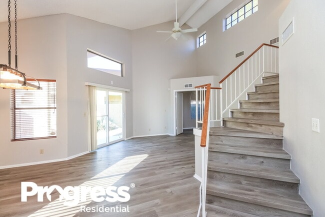 Photo - 1041 E Sunburst Ln