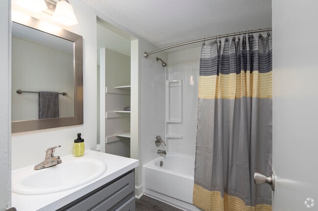 2BR, 1.5BA 845 SF
