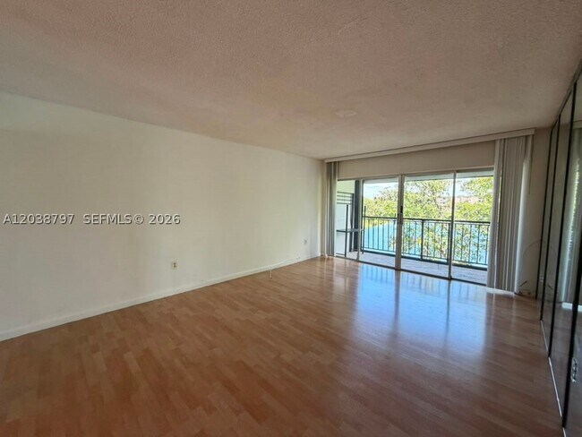 Building Photo - 318 W Park Dr Unit 318