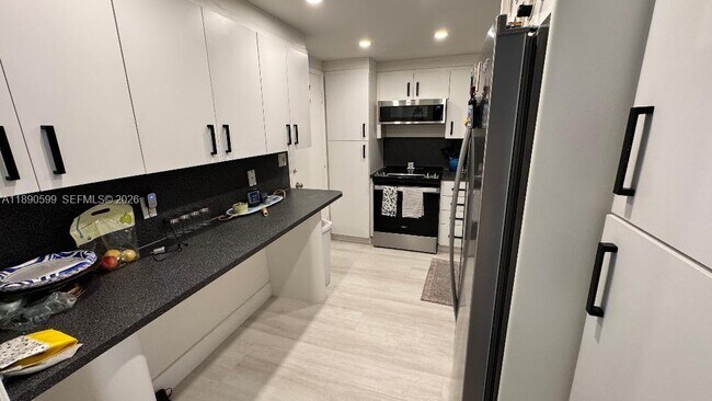 Photo - 5005 Collins Ave Unit 322