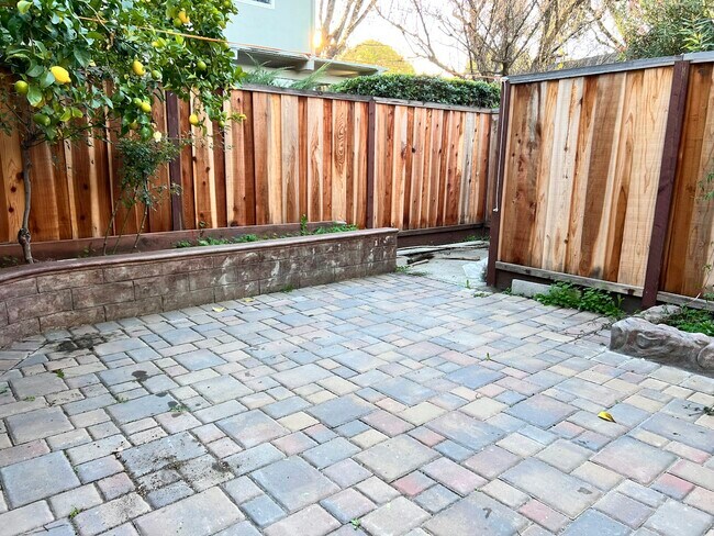 Photo - 2047 Montecito Ave