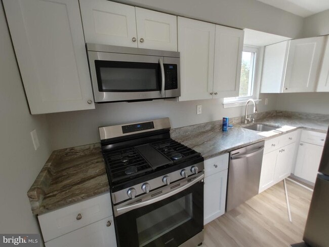 Building Photo - 649 Jarvis Rd Rental