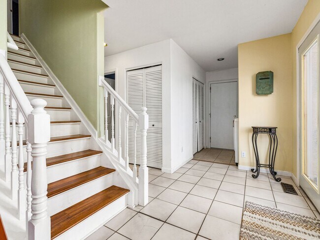 275 W Baldwyn Dr