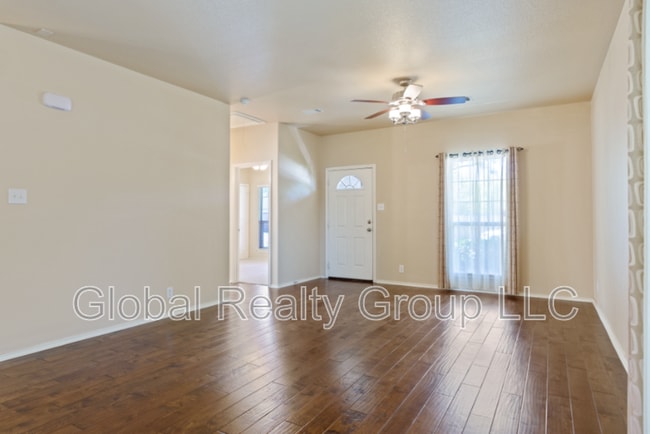 Photo - 308 Rustic Tr