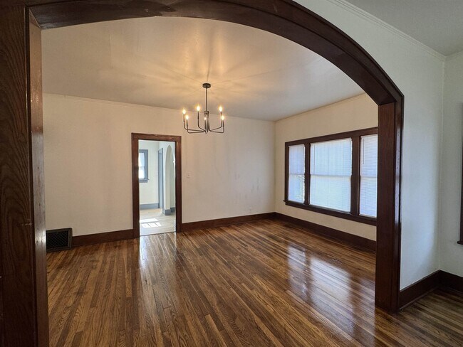 Photo - 207 S Elm St