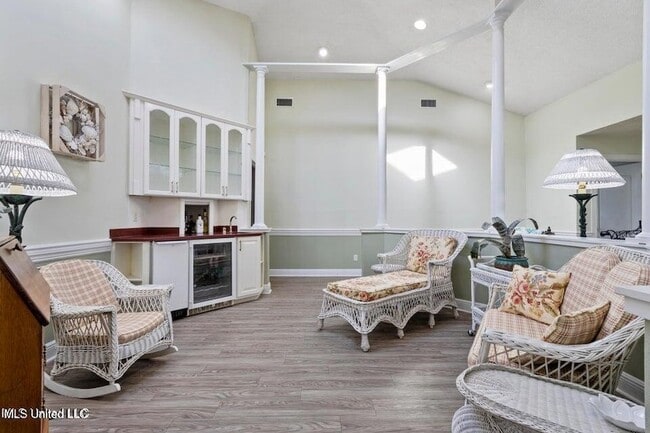 Photo - 219 Tantallon Dr