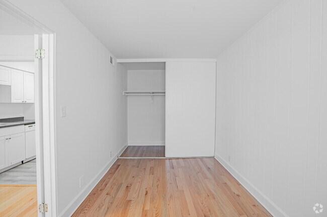 1BR, 1BA - 960SF - Flex Room