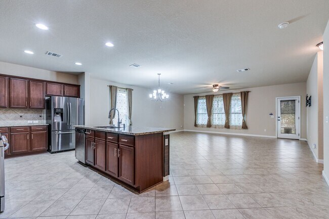 Photo - IMMACULATE 3bd/2ba/2gar/Office/Studay in Cobblestone Available NOW!