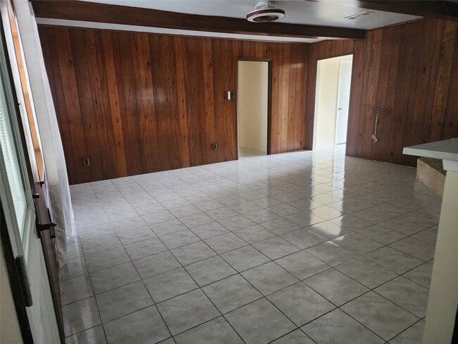 Photo - 9110 Grape St