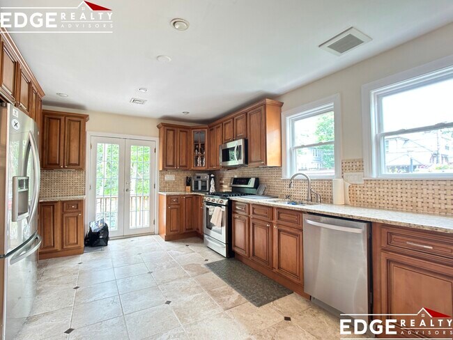 Building Photo - 32 Charles River Rd Unit 2 Rental