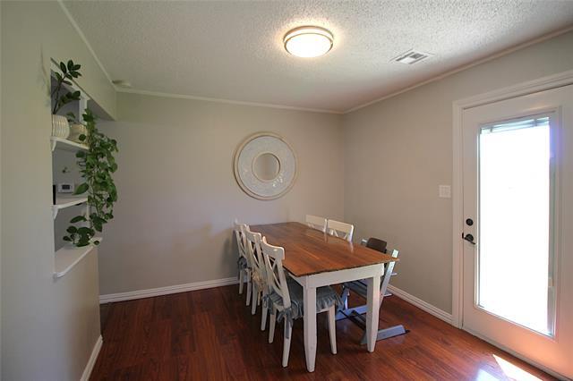 Photo - 505 College St