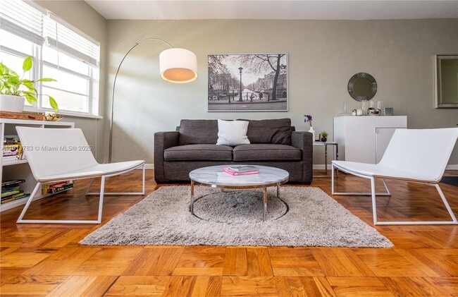 Building Photo - 350 S Shore Dr Unit 7