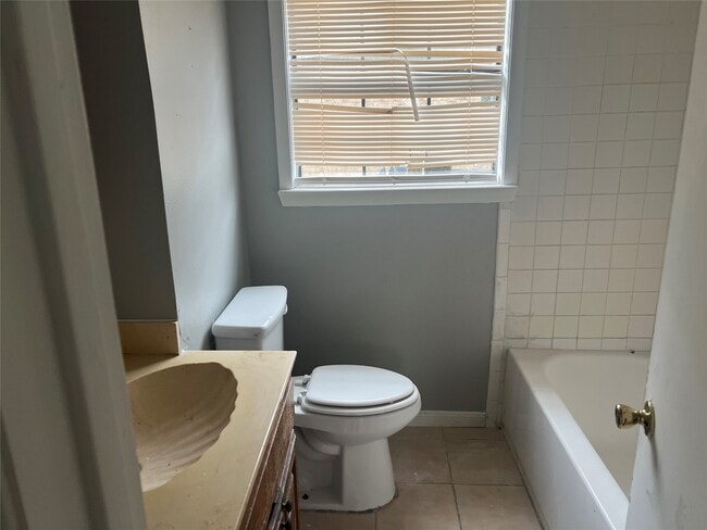 Photo - 139 Van Molan St