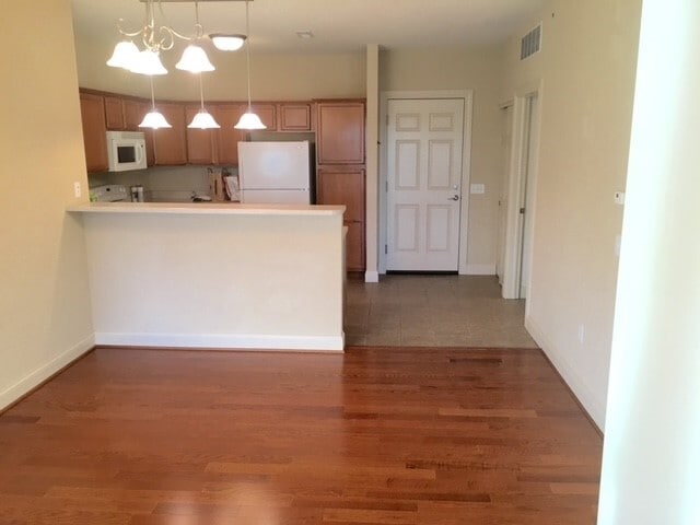 Kitchen / Dining Room - 600 Grandview Ct