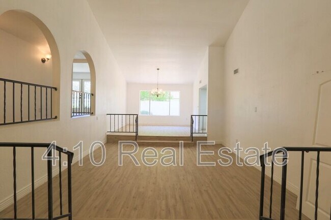 Photo - 951 E Leeward Ln