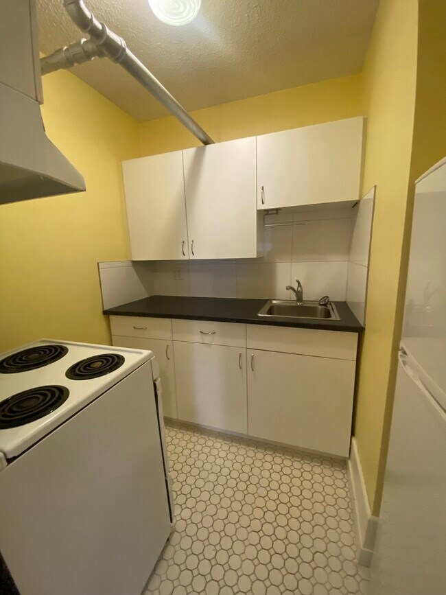 Photo - 1 Bed 1 Bath Basement Suite near 17th Ave & Victoria Park Station Unit 01