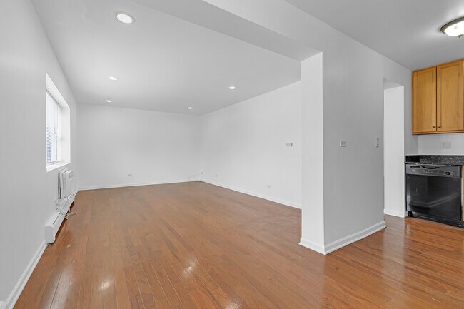 Photo - 6400 N Ridge Blvd Unidad 201