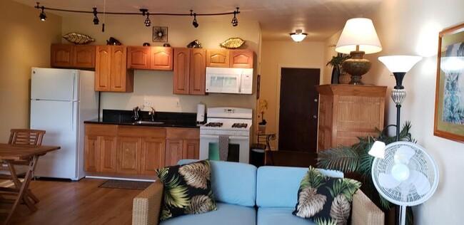 Building Photo - 355 Kalanianaole St Unit 332
