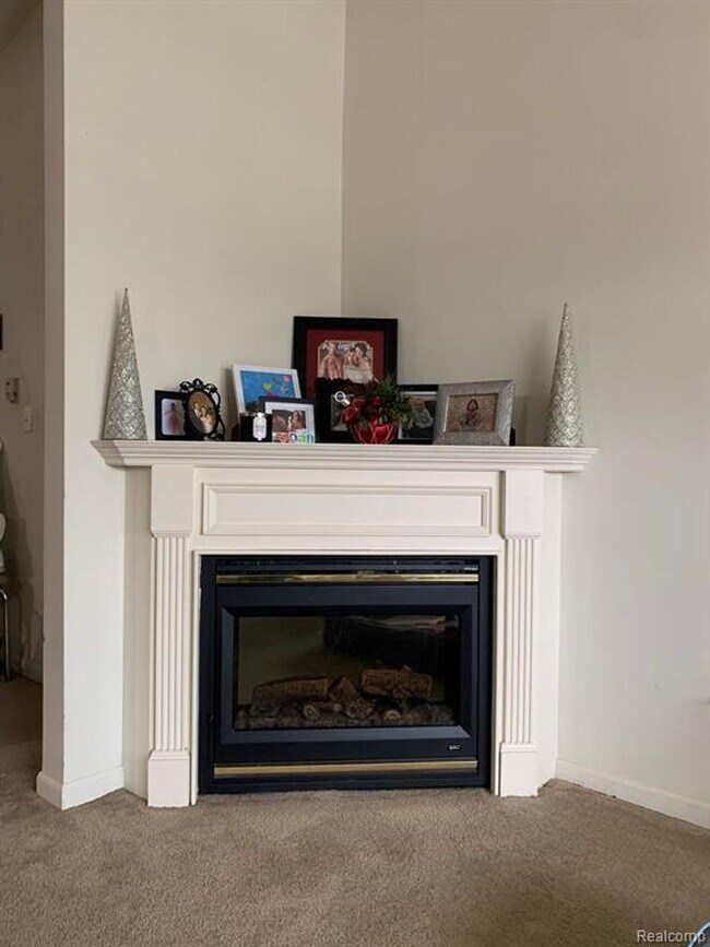 Photo - MOVE IN READY CONDO IN WALLED LAKE!