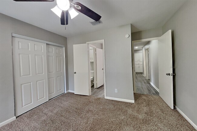 Photo - 8607 Pines Pl Dr