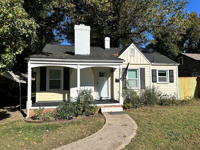 Building Photo - Cozy 2 Bedroom Home in Oakhurst!