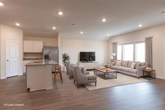 Photo - 764 Tiger Lily Wy